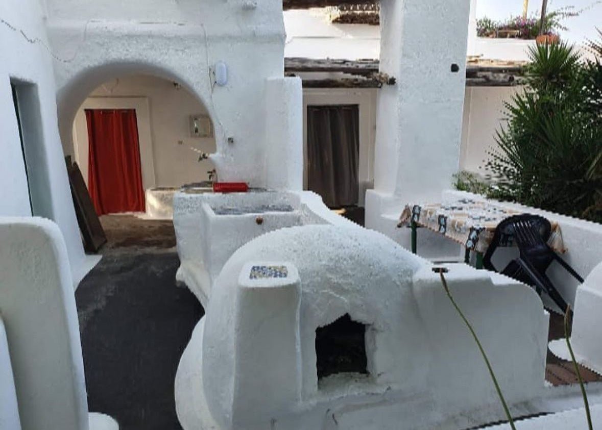 TRIPLE ROOM, WOMEN ONLY - Stromboli Poi Retreat 2026 - Deposit
